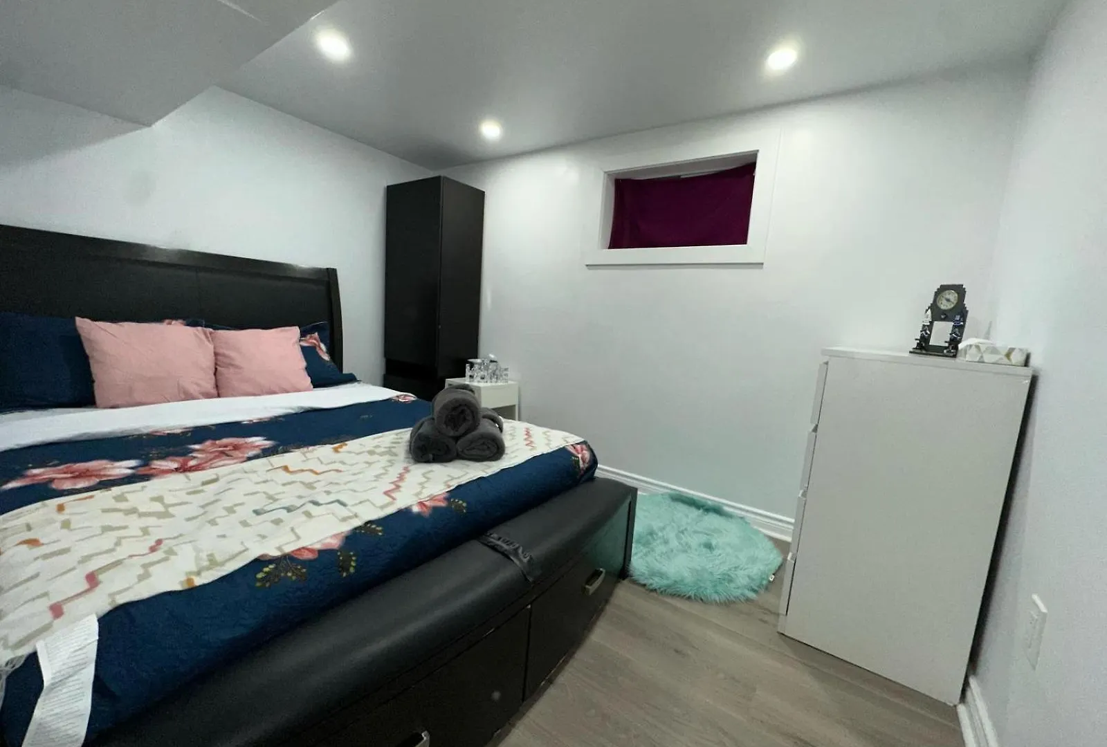 Brawley Avenue Home - Sleep 6 Toronto