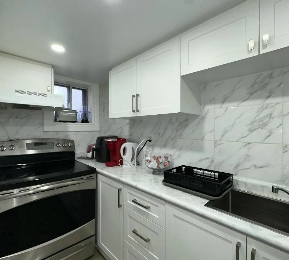 Brawley Avenue Home - Sleep 6 Toronto Villa